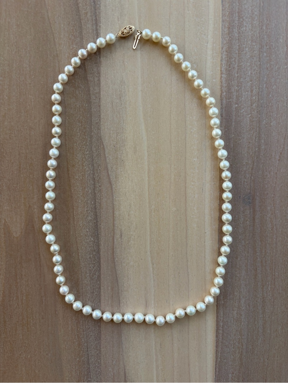 Beautiful vintage cultured Akoya pearl necklace with 14k clasp